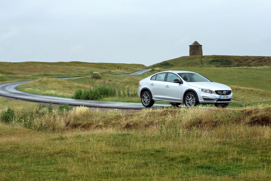  Volvo S60 Cross Country 2015 года  (UK) (фото 7 из 23)